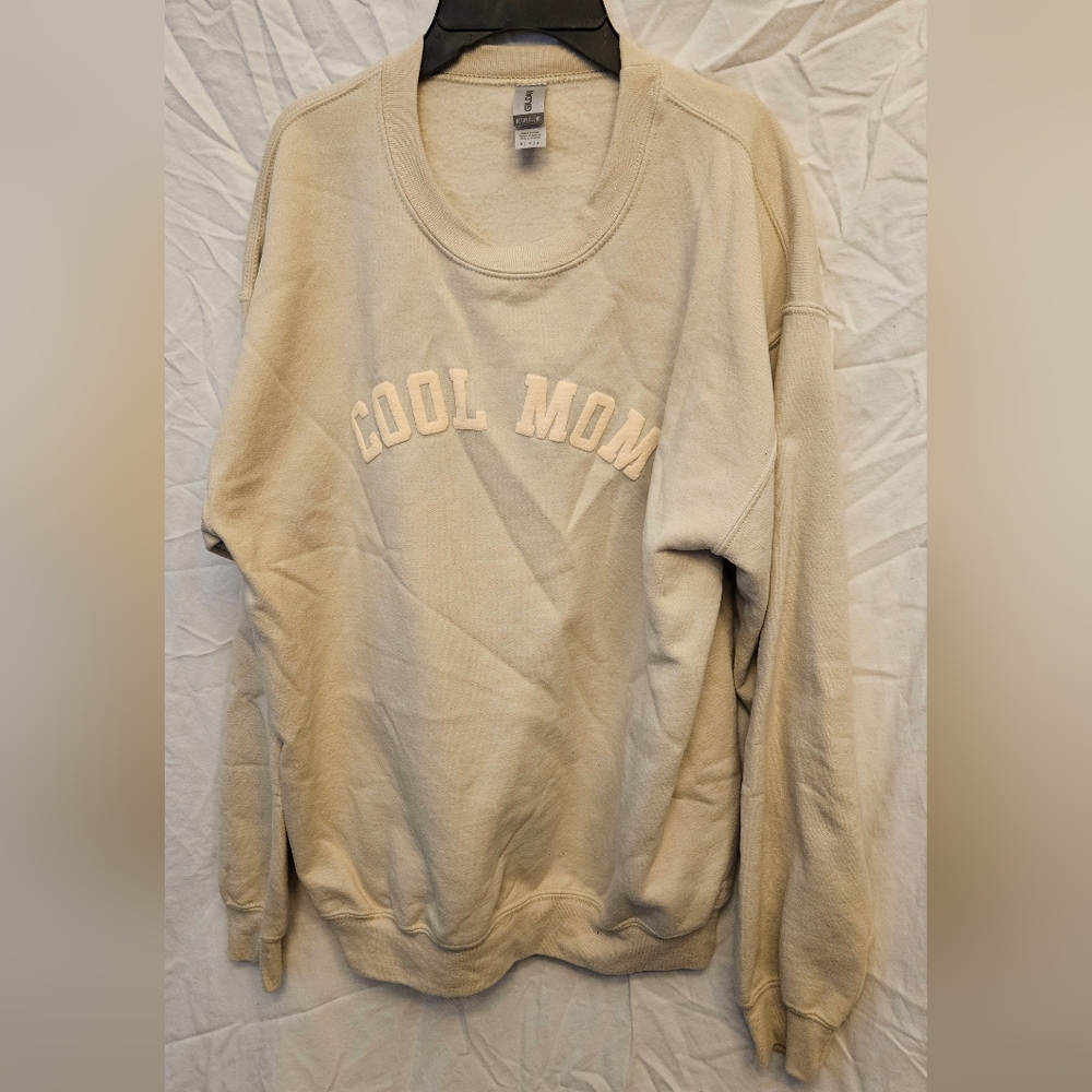 Medium cream Cool Mom long sleeve